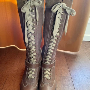 Höga stövlar skinn nyskick - Obetydligt använda, mycket bekväma boots! 