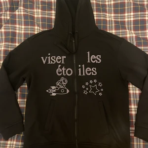 RHINESTONE ZIP-HOODIE från Blinglucid - Skicket är utmärkt,  5/5 så gått som ny använd 2 gånger
