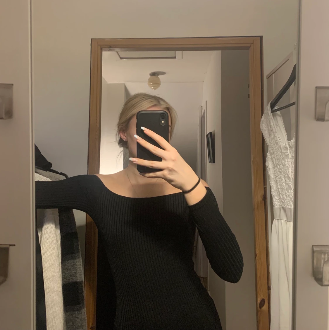 Svart off shoulder tröja - 90