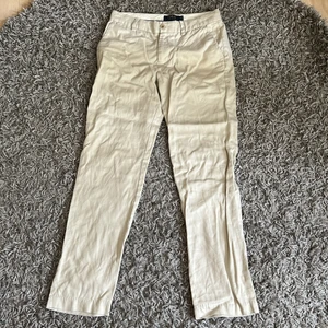 Polo byxor  - Säljer mina polo byxor som har aldrig kommit fram till en användning. Jeansen köpte jag i märke butik. Har inte ens satt på mig dem för att dem var för stora. Storleken på byxorna i ålder är till 14 åringar. Som sagt har jag aldrig använt och det är darför dem är i ett suveränt skick. Ny pris (1000-1200kr) jag säljer för 300kr. Kontakta för fler bilder, eventuella frågor eller om du är intresserad! 💖💞