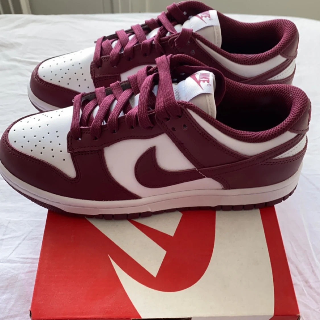 Nike Dunk Low Bordeaux 6.5 (W) - 90
