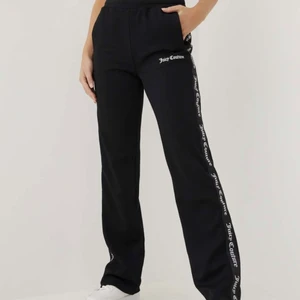 Unik Juicy Couture dress - Säljer en unik Juicy Couture dress, slutsåld överallt. Finns i storlek S, använd enstaka gånger. Säljs för 1700kr.