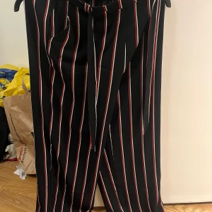 Tyg byxor  - Storlek S, knappt använda 