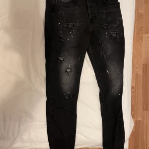 Kings Will Dream byxor  - Knappt använda, ny skick. Sitter skönt slimmat men inte för tajt.   Ny pris: 579 kr   Mitt: 345 kr 