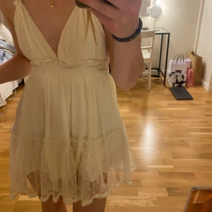 Klänning - Finaste vita klänningen från Shein