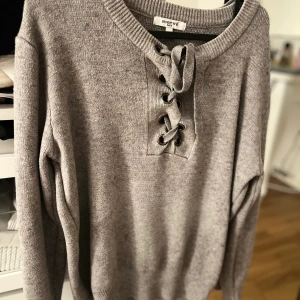Stickad tröja  - Super mysig stickad tröja. Säljer pga ej användning. 