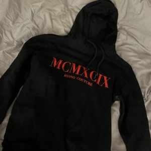 Hoodie - Hoodie från new yorker, använd fåtal gånger. Som ny i skicket! Xs men passar även S.