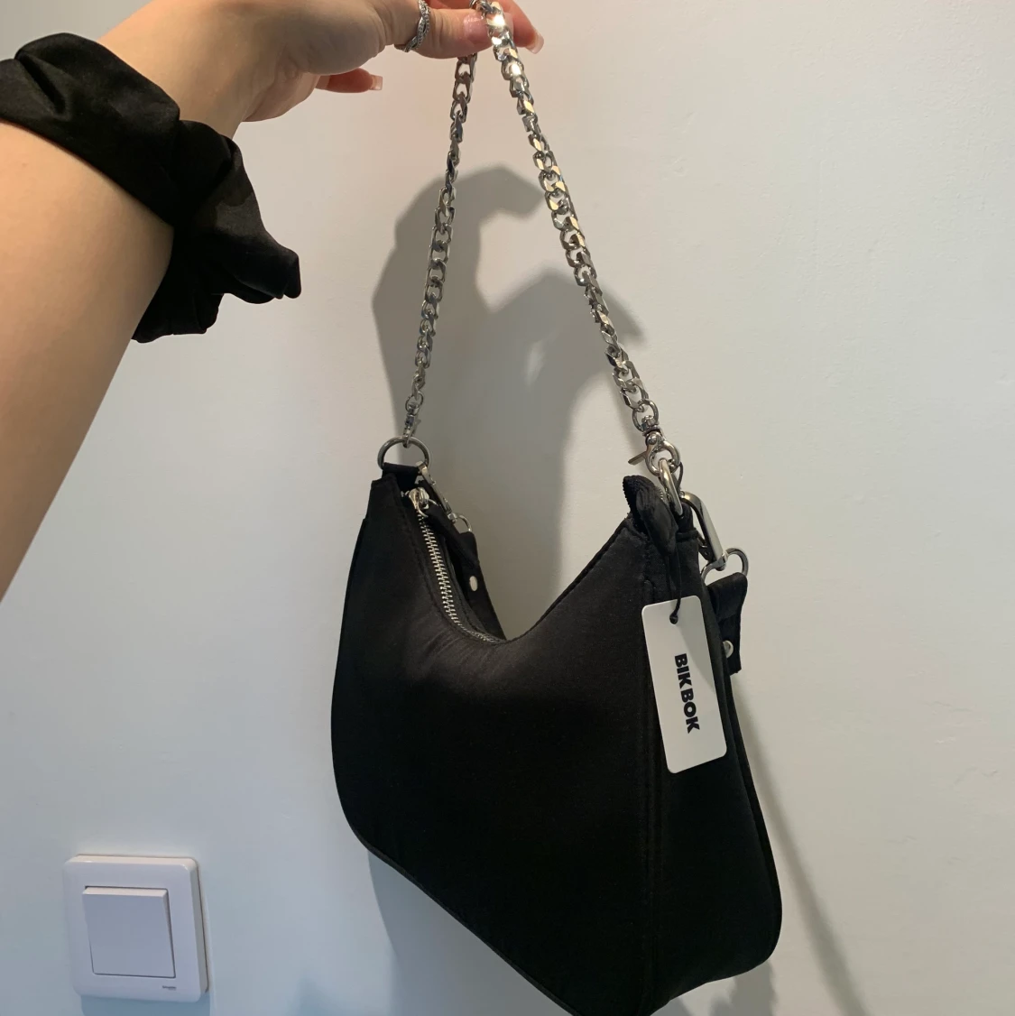 axelväska från BikBok - 90