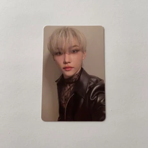 WTS stray kids  - Har: Felix oddinary pc. Vill ha: 40kr eller byta mot Chan, Hyunjin eller Jisung av samma version eller så kan du kolla mina wls på instagram: @hugforbeomgyu, där kan du också hitta många proofs från tidigare byten och sålda kort