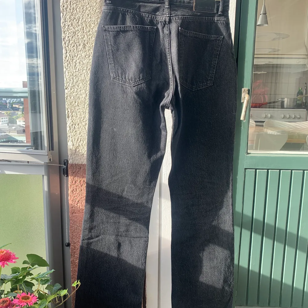Acne studios 1977 bootcut denim 29/32. Super nice slim bootcut jeans. Perfekta för vintern. Använda ett fåtal gånger.  Cond:9/10 . Jeans & Byxor.