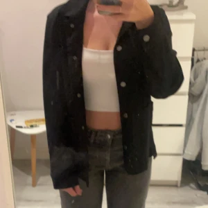 Jacka - Säljer denna jacka. Knappt använt den 