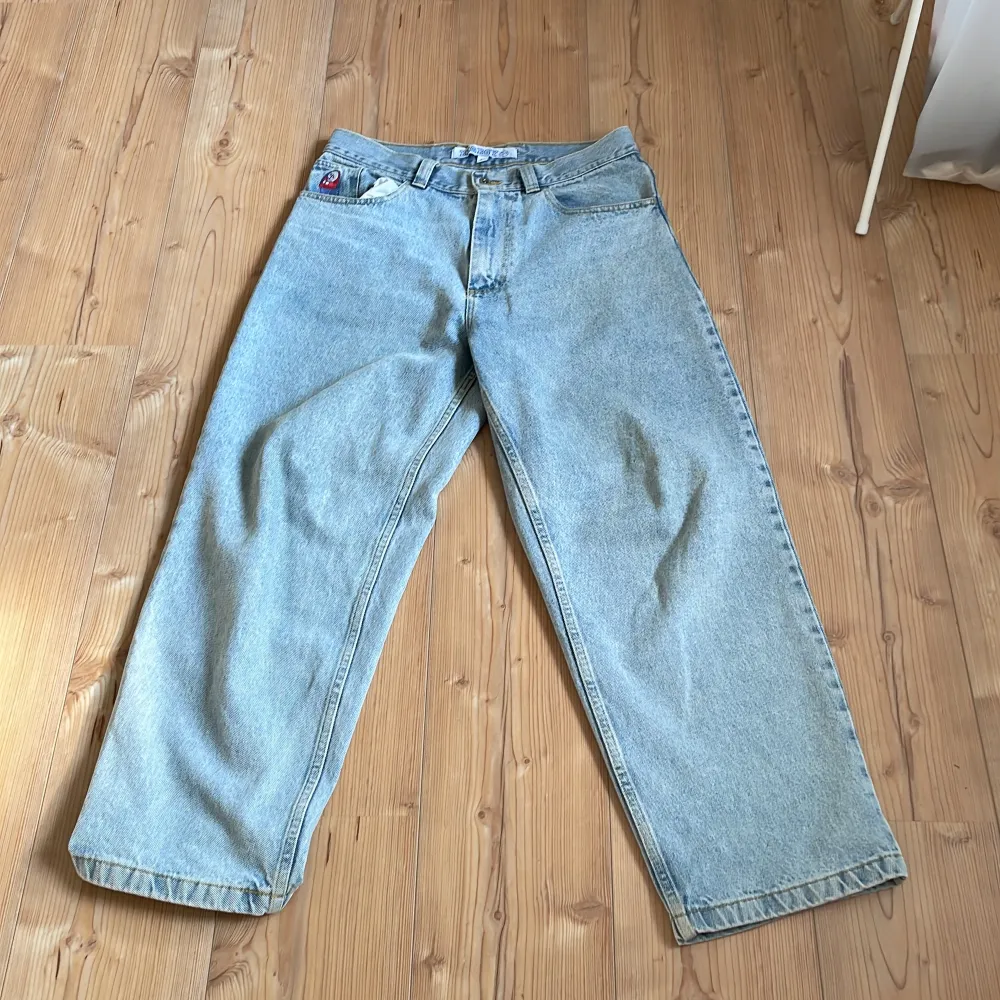 Jag säljer mina big boys i storlek M för att jag köpte för stora. Kan även bytas mot ett par i storlek S. Dom är i ny skick. . Jeans & Byxor.