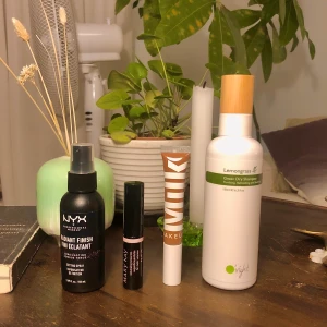 Oanvända produkter - 💖ALLT ÄR HELT OANVÄNT!💖 Nyx Setting Spray Radiant Finish🖤50kr (Ord. pris 119kr)  Milk Makeup Flex Concealer ”Tan Bronze” 🖤140kr (Ord. pris 349kr)  Mary Kay Volumizing Brow Tint ”Brunette” 🖤 120kr (ord pris 249kr)  O’right Torrschampo 🖤40kr (ord pris 119kr