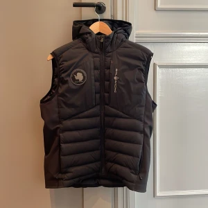 sail racing väst storlek M  - Säljer nu min sail racing väst då den blivit för liten  Storlek S, Använd vår och höst,  Haft den i två år  