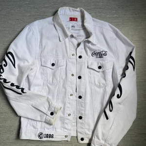 Staple x Coca Cola limited edition  - Limited collab Staple x Coca Cola Size M Has been unused for a long time so there are some yellowish spots, just needs a good wash