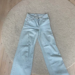 Jeans - Skit snygga jeans från junkyard. Används inte längre därför säljs. Köpt för 500