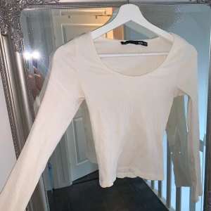 Långärmad topp - Säljer min topp, strl xs/s, pris 130💓