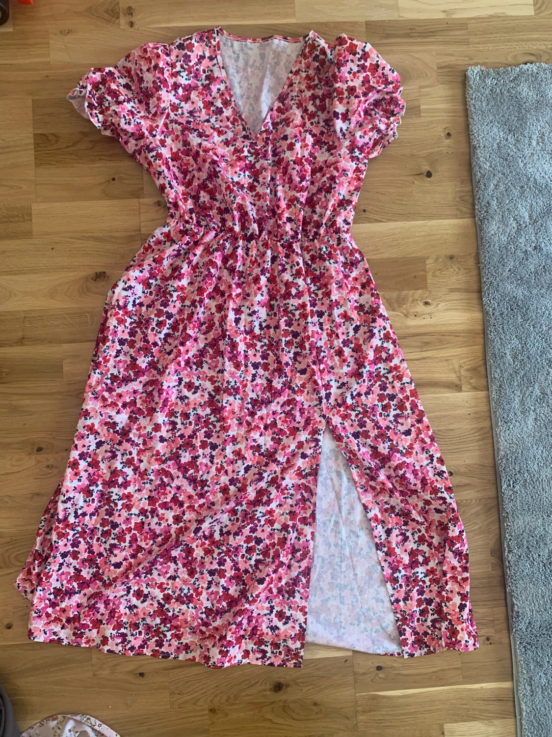 Magisk klänning med slits - 90