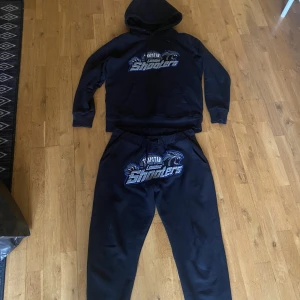 Trapstar Tracksuit - Lätt använd Trapstar Tracksuit som inte används längre, ny pris 3200 köpt från Instagram av 08plugz
