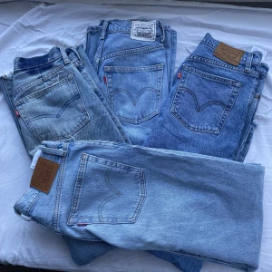 Levis - Säljer olika Levis jeans💕120 kr styck, kom gärna privat för mått osv…☺️DE I MITTEN OCH DE TILL VÄNSTER ÄR SÅLDA!