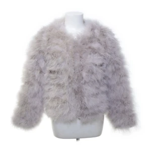 Pälsjacka  - Dennis magic pälsjacka, som är för liten så säljer den  Fint skick  Billigare vid snabb affär 