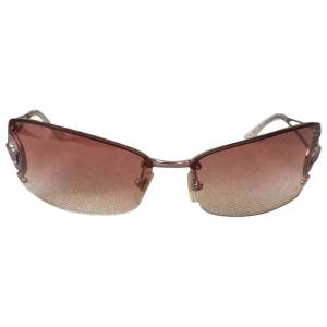 Versace solglasögon köpta på Vestiaire för 650kr säljer för 350kr