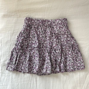 Zara kjol - Kjol från Zara med inbyggda shorts!💖 bra skick!! ‼️FRI FRAKT (25-26 februari)‼️