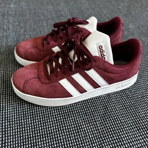 Adidas st38 - Adidas storlek 38. Fint skick