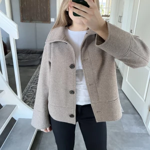 Kappahl jacka - Populär jacka från Kappahl som inte finns att köpa längre, använd men i fint skick💕