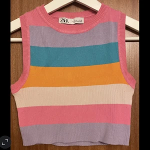 Sommar/vår topp från zara😘 - Säljer en superfin topp från zara då den inte kommer till användning längre💞 användes mycket i sommar/vår💓 skriv privat vid frågor🌟❤️