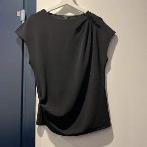 Tröja  - Tröja från Lindex, kommer inte till användning för mig. 