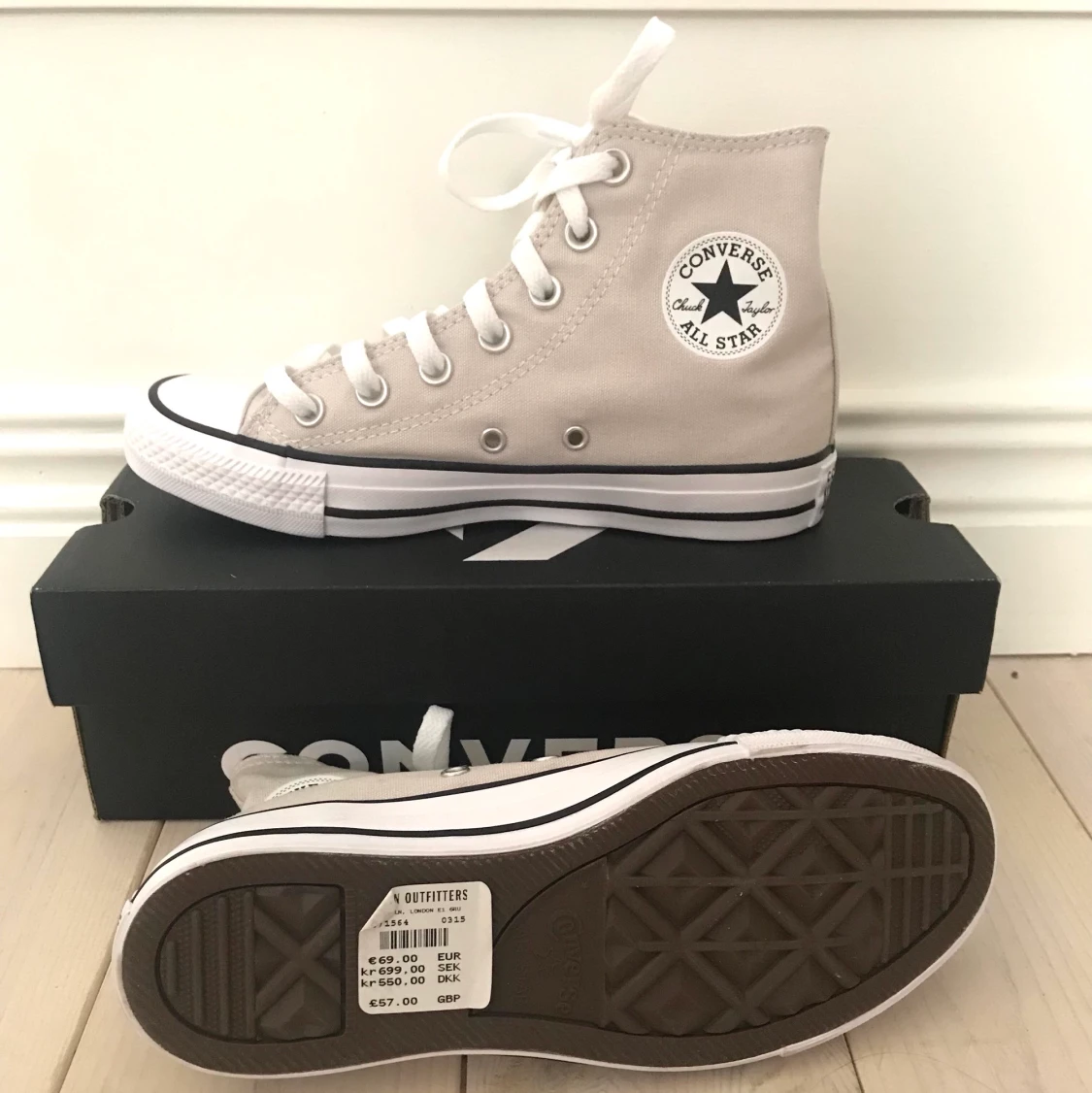 Nya beige/ljusgrå Converse