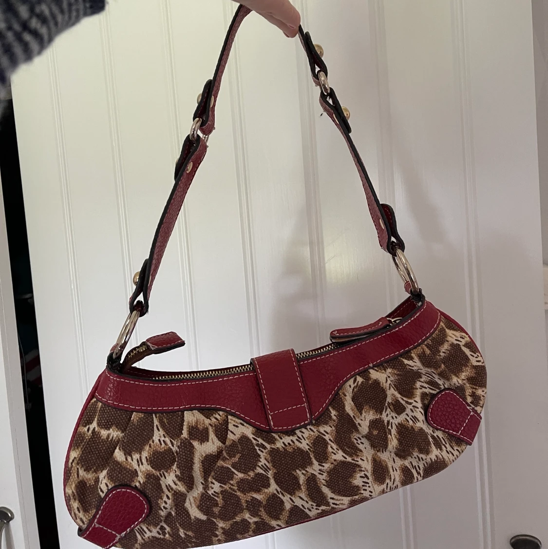 Guess väska i Leopard!  - 90