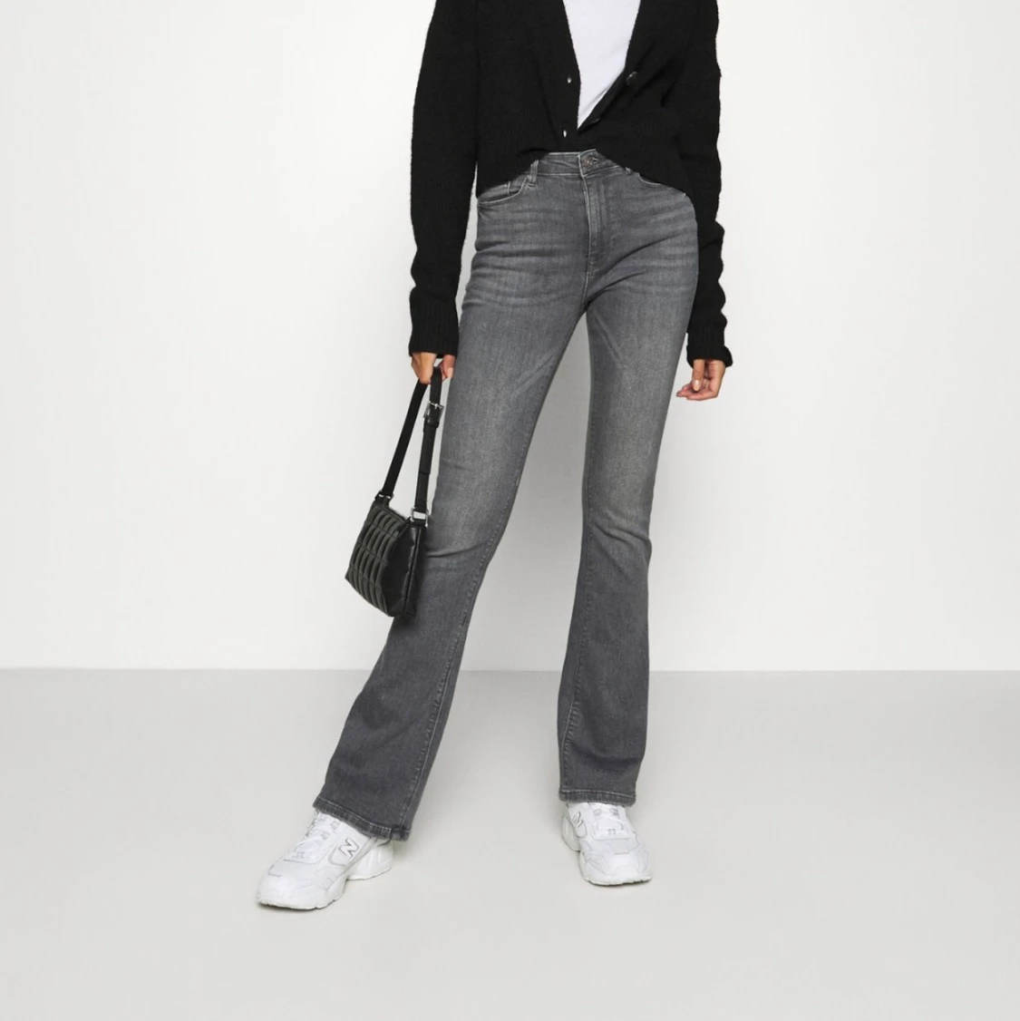 Gråa bootcut jeans  - 90