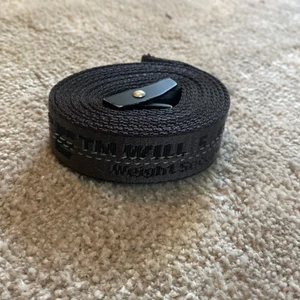 Off White Bälte Svart - Säljer detta fina bälte för det aldrig används längre. Köpte från Farfetch för ca 1 år sedan. Mycket bra skick