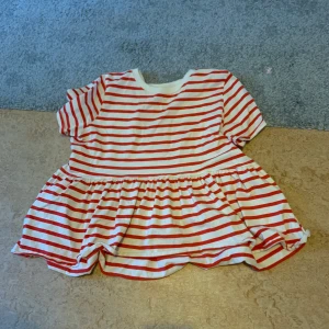 Tröja från zara - Storlek m men passar s, 90kr+frakt. Bra skick