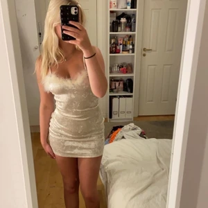 Klänning - Superfin klänning från shein som inte har kommit till användning. Aldrig använd, storlek S men skulle passa XS-M💕