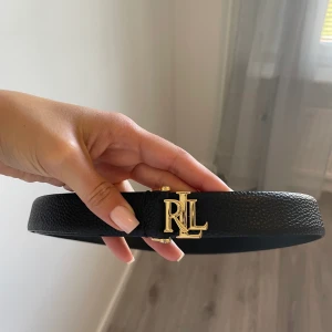 Ralph Lauren skärp - Helt nytt ralph lauren skärp för kvinnor. Pris 450 men pris kan diskuteras vid snabb affär 