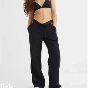 Linnebyxor hm - Säljer dessa linnebyxor från hm som är köpta ifrån Plick i strl xs, de va tyvärr för små på mig💕