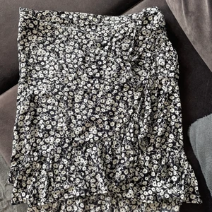 Kjol  - Kjol från xoxo storlek 170 men är som en xs/s  30kr + frakt 