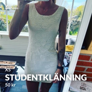 Vit studentklänning - En vit skön klänning 