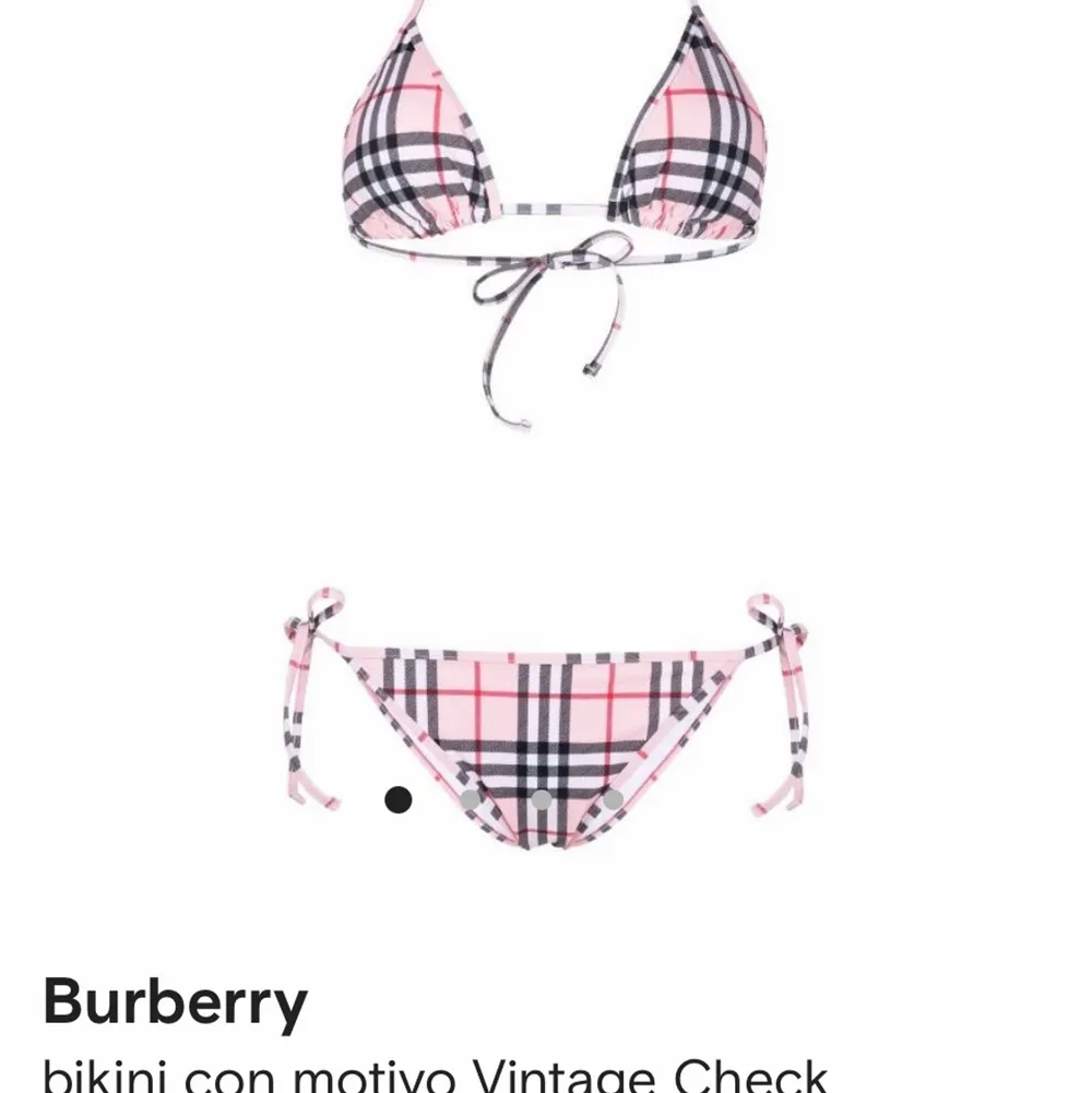Jag säljer denna jättefina burberry bikinin för 450 kr. Den är ALDRIG använd och lappen sitter kvar.🛍😍💗✨👙. Accessoarer.
