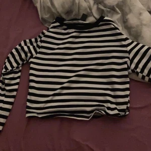 Säljer denna fina tröja  - Säljer denna fina tröja jätte fin och as snygg på .