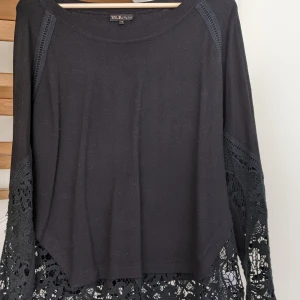 Svart tröja med spets - Svart tröja med spets detaljer Storlek 3 Tillverkad i Paris