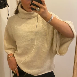 Stockadponcho - Stickad tröja med polokrage från Zara. Köpt för 2 veckor sedan