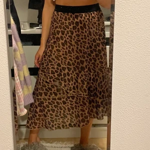 Kjol - Säljer min lång kjol från Co’ couture! Använd sparsamt, fint skick! 