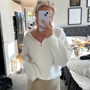 Half zip -  Stickad half zip tröja. Köpt i spaninen 