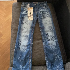 KM jeans strl 31 - Säljer dessa KM jeans i väldigt bra skick. Säljer dom de då ej kommer till användning. 