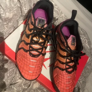 Nike Vm Air - Köpta i Spanien på flygplats för 210€, använda få gånger men dock lite repor fram till, inget man lägger märke till. Storlek 42. Pris går att diskutera vid snabb affär. 