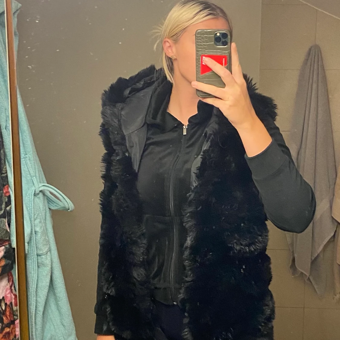 Svart pälsväst  - 91